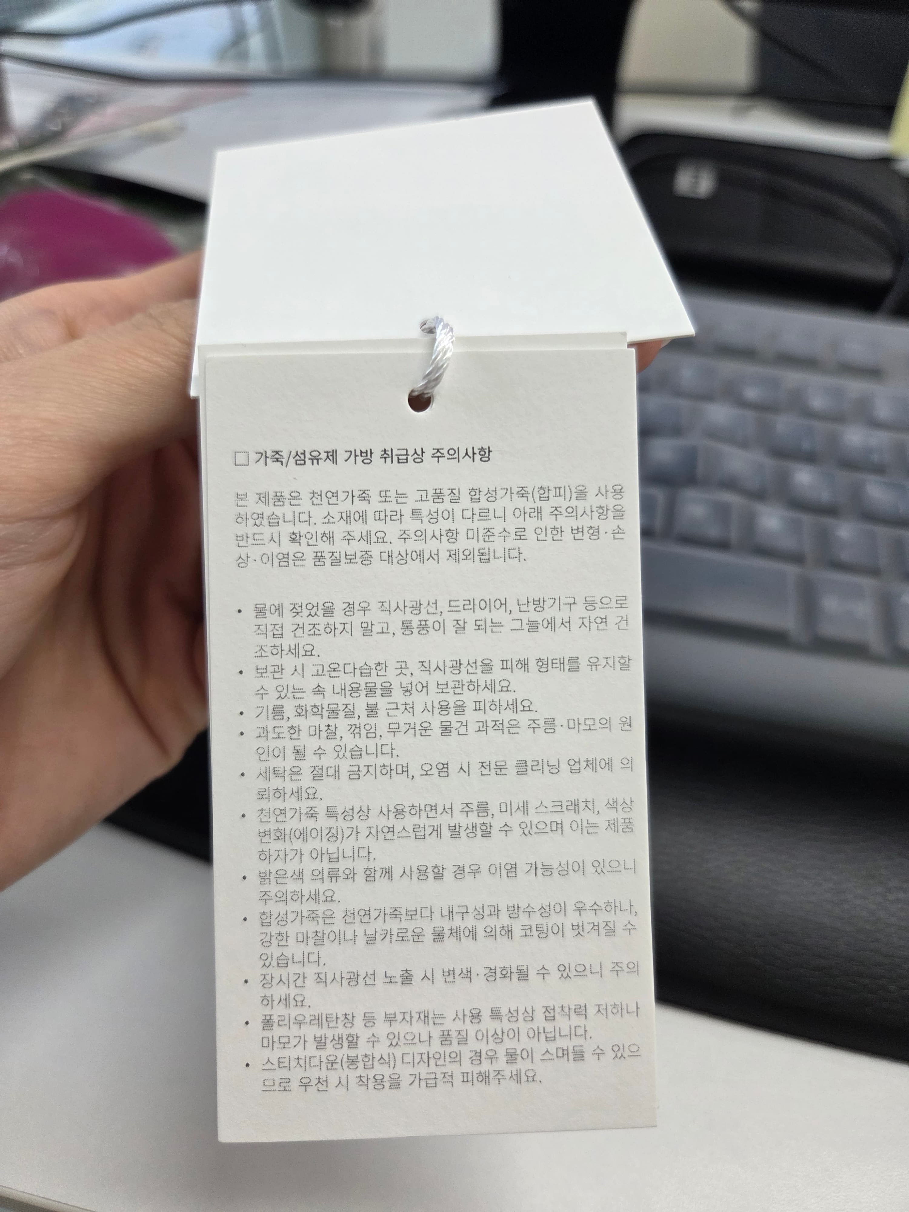 엽서나 스티커 무난한데 행택 재단이 좀 밀렸어요